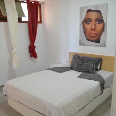 Mit Schoener Aussicht Und Balkon *