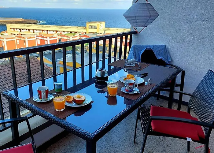 Lägenhet Mit Schoener Aussicht Und Balkon *