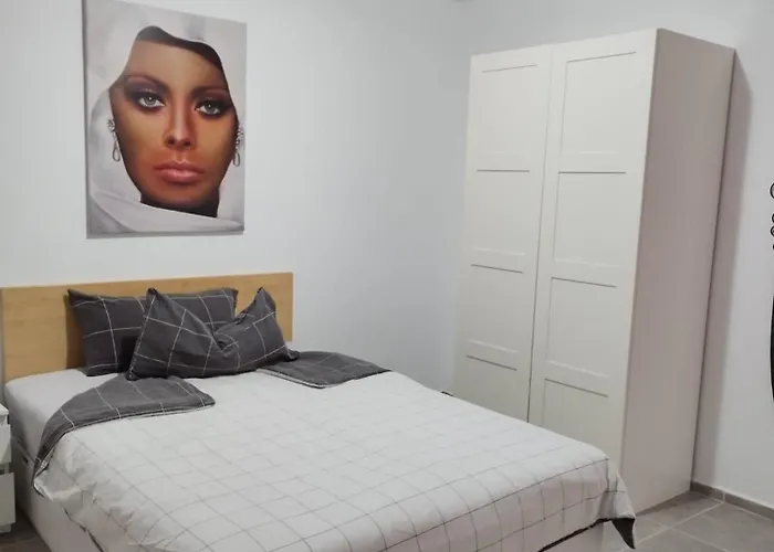 Apartment Mit Schoener Aussicht Und Balkon *