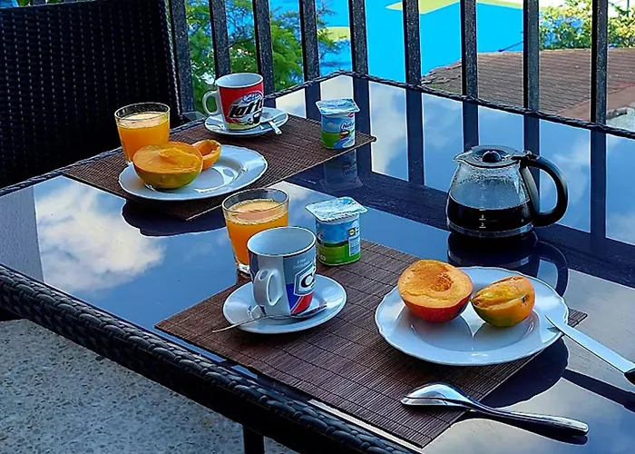 Mit Schoener Aussicht Und Balkon Apartment